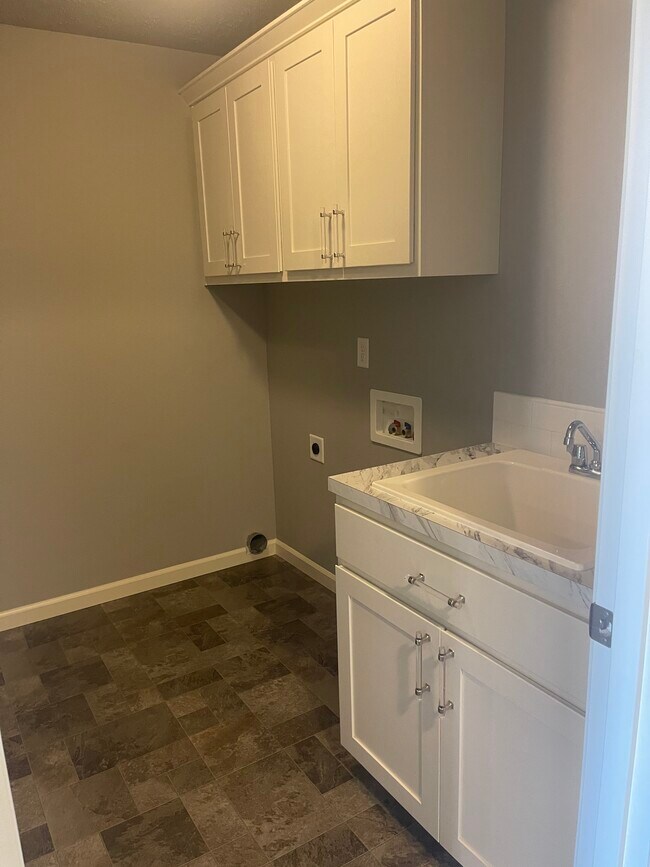 Building Photo - Pierre