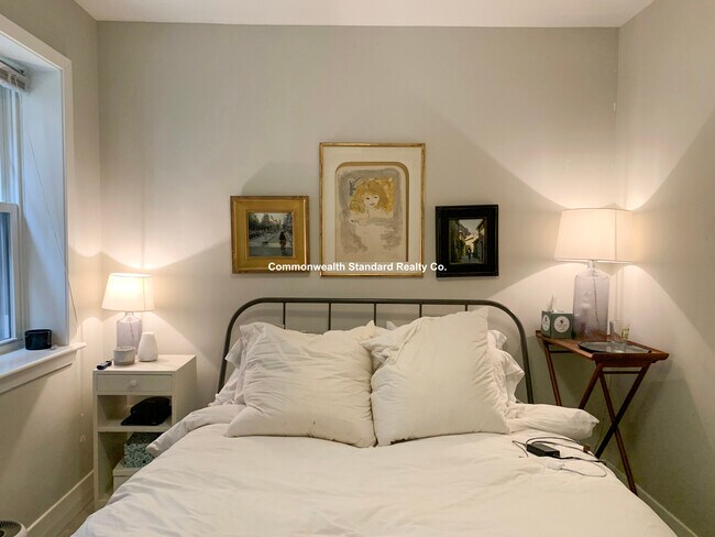 Building Photo - 33 Anderson St