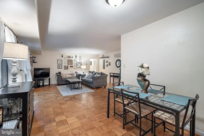 Building Photo - 10684 Weymouth St