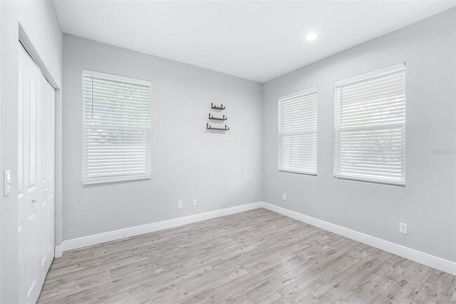 Building Photo - 1505 E North Bay St