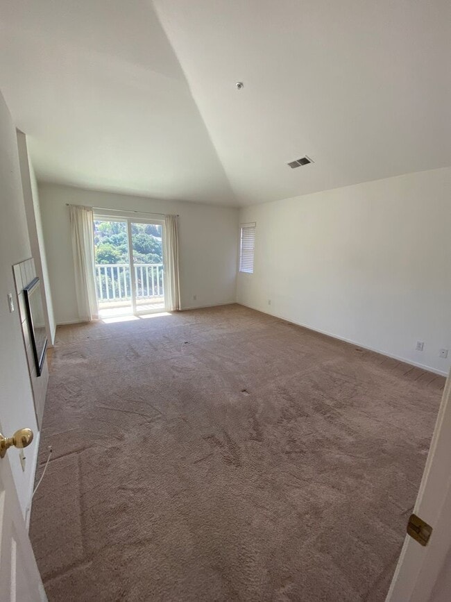 Building Photo - For Rent – Spacious Las Palmas II Home