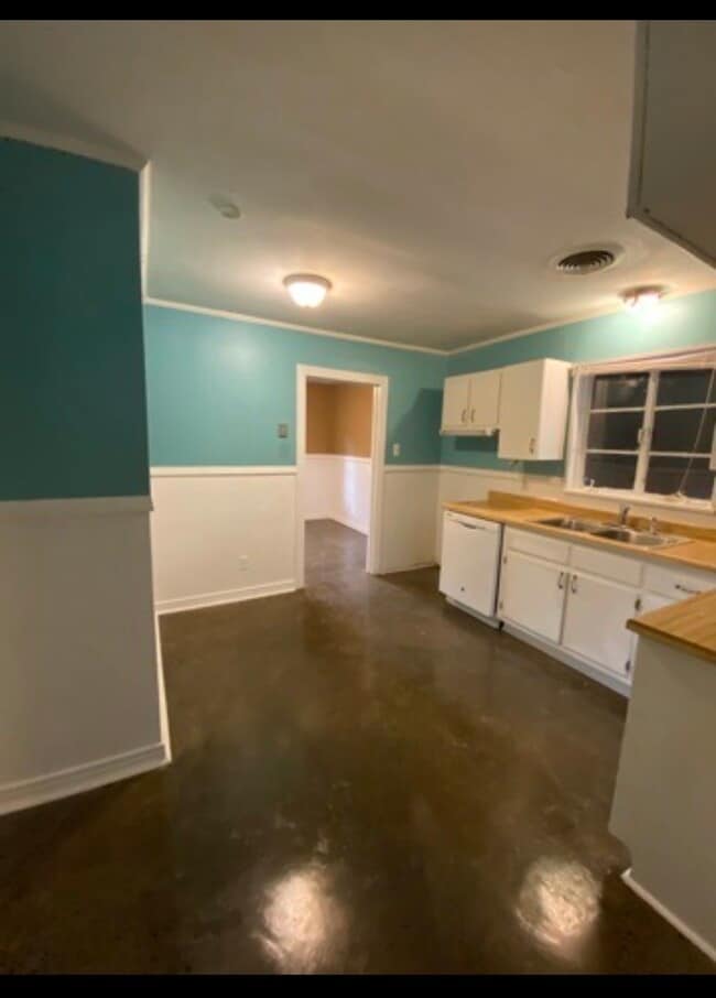 Building Photo - 22 Longview Dr