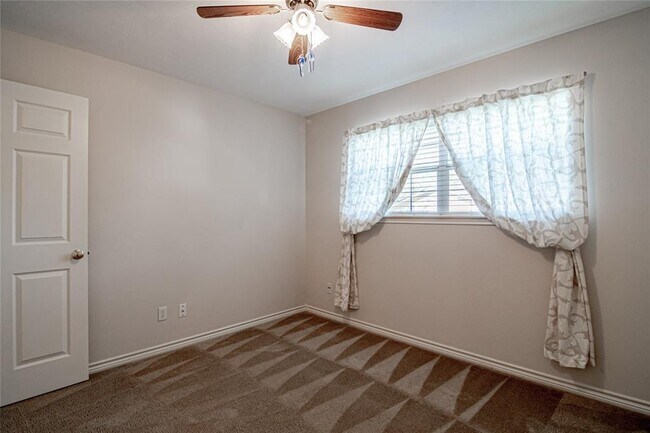 Building Photo - 203 Pine Valley
