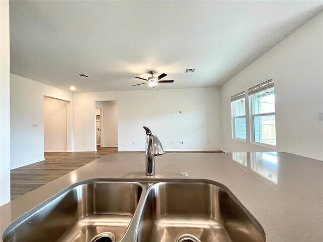 Building Photo - 431 Sebring Cir