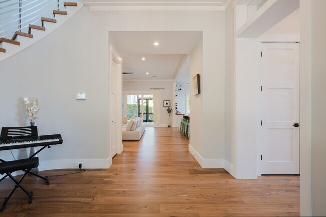 Building Photo - Stunning Custom Home in Palmetto Bluff