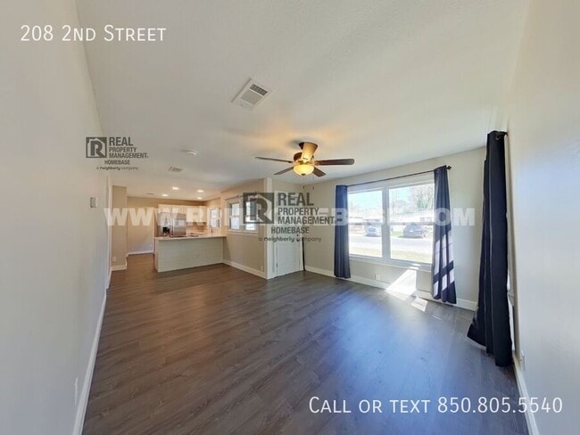 Building Photo - 208 2nd St