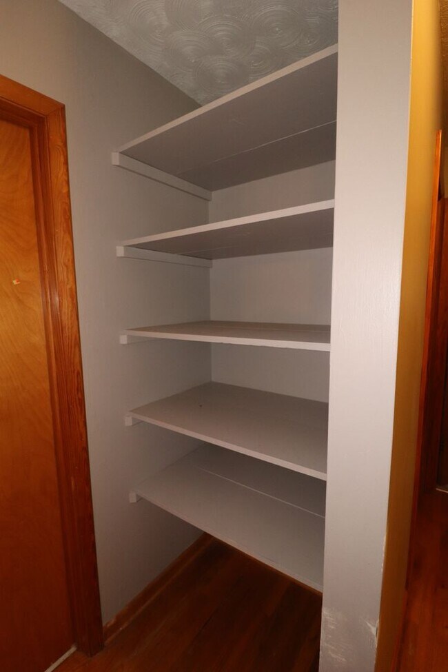 Building Photo - Spacious Home for rent!
