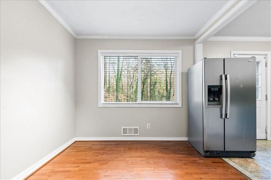 Building Photo - 2412 Peachwood Cir NE