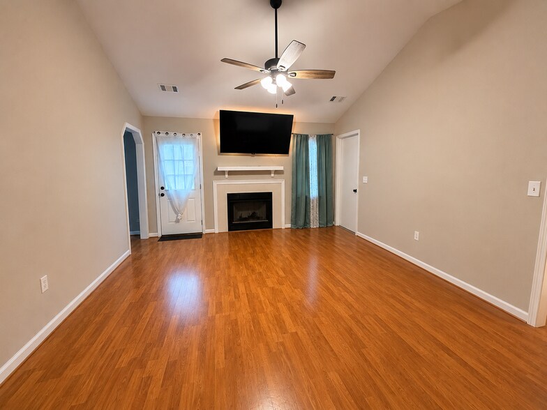 Building Photo - 2915 Eagle Pointe Dr