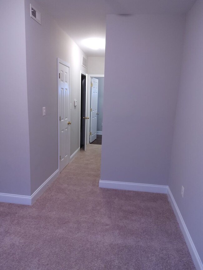 Building Photo - Ready to Move In 2 Bedroom near Ravens Stadium w/ Two Decks!