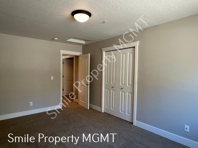 Building Photo - 5590 NW 132nd Ave
