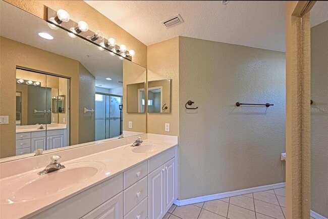Building Photo - 6335 Bay Cedar Ln