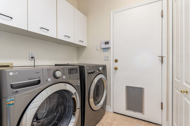Building Photo - 10126 E Cochise Dr