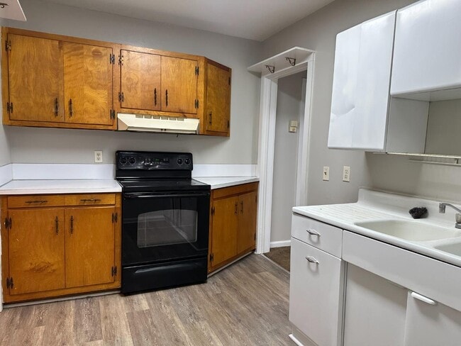 Building Photo - 1348 Springer St