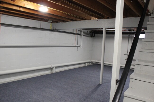 Full Private Basement - 252 Montcalm St