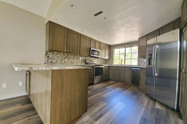 Building Photo - Beautiful 3 Bed 2.5 Bath In Vista
