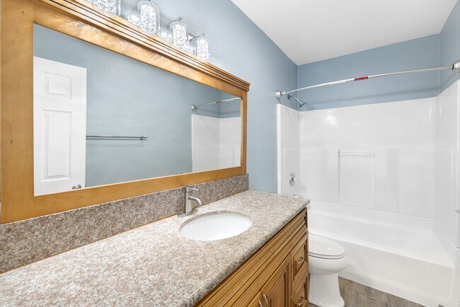 Building Photo - 1539 Pumalo St E