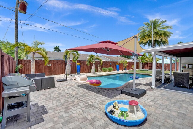 Building Photo - 10501 NW 20th Ct