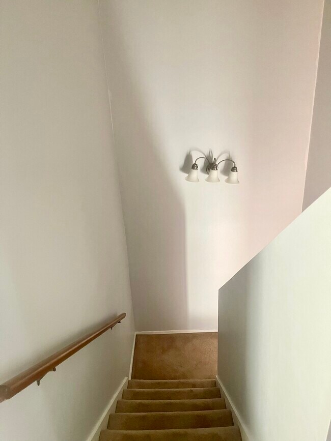 Building Photo - 720 Coventry Ln