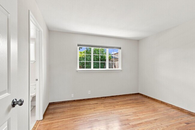 Building Photo - 6814 Westmoor Way