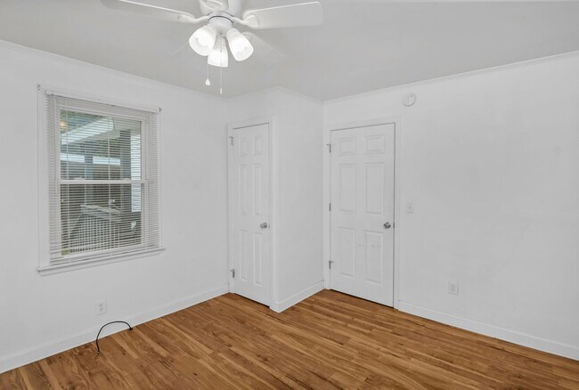 Building Photo - Charming 3-Bed Home in Olympia – Steps fro...