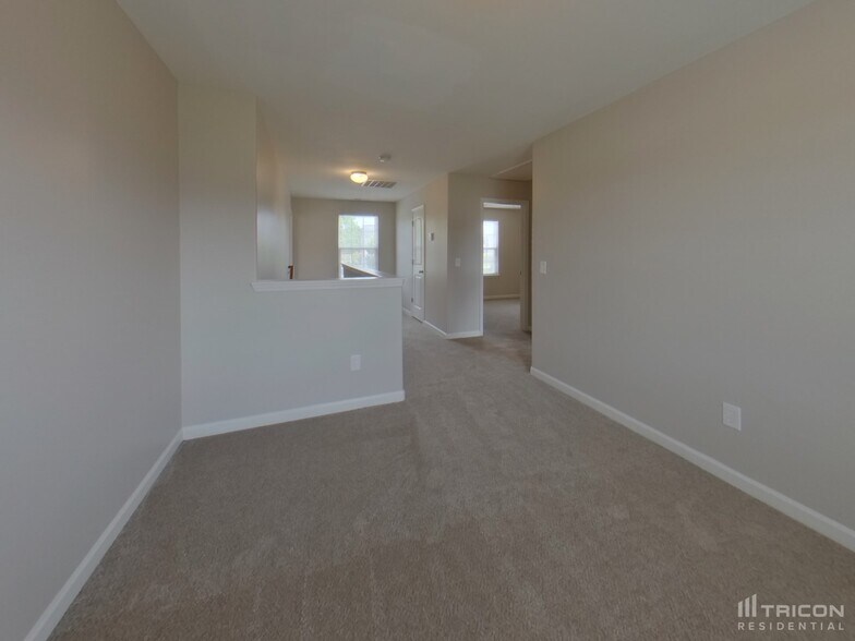 Building Photo - 657 Switchback Ct