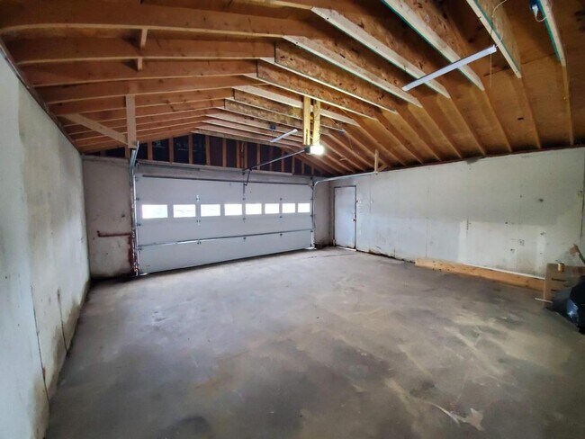 Building Photo - 11365 Stinson Ave