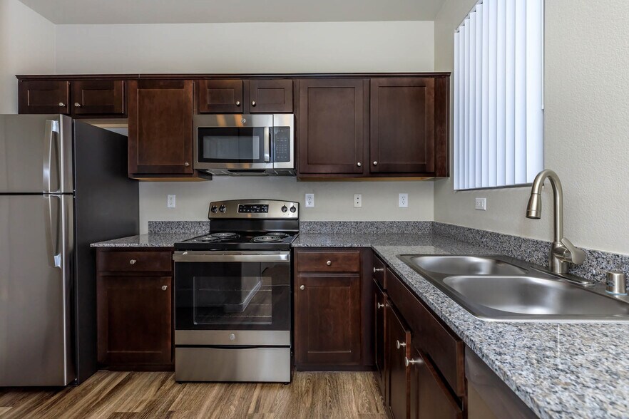 Renovated Red Rock 683 SQFT 1 Bed 1 Bath - The Covington by Picerne