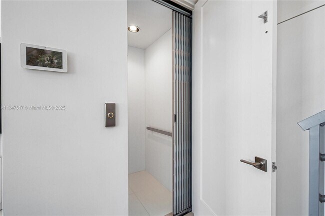 Building Photo - 31 N Shore Dr