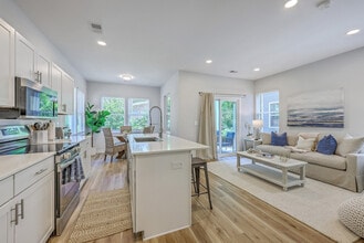 Building Photo - 5758 Pilgrim Ave