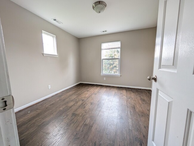 Building Photo - 43120 Pendleton Cir