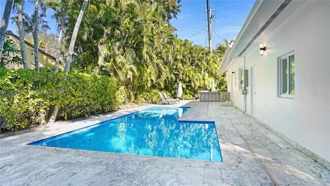 Building Photo - 711 Sunset Rd