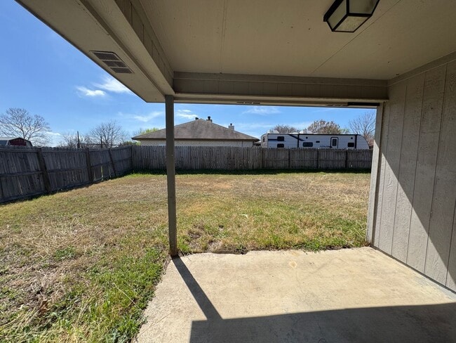 Building Photo - 2402 Simone Dr