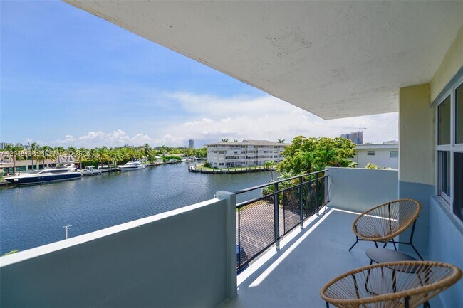 Building Photo - 401 Golden Isles Dr