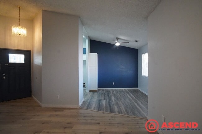 Building Photo - Charming Home in Southwest Bakersfield!