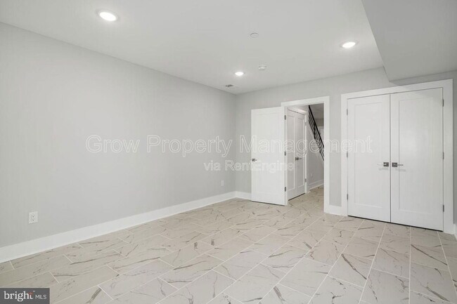 Building Photo - 1904 E York St