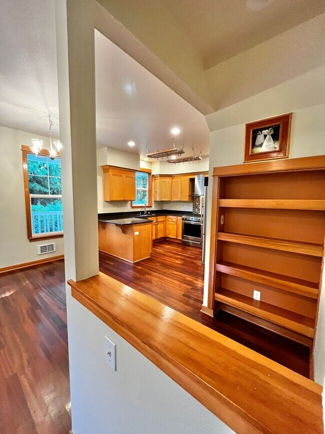 Building Photo - Beautiful 4 Bedroom Bainbridge Home Close ...