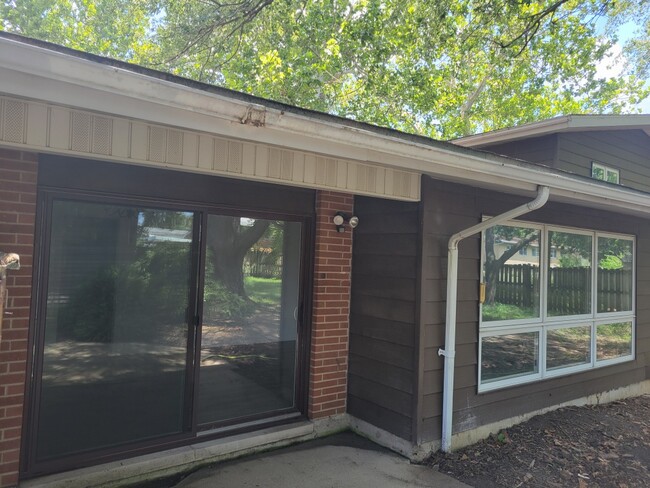 Building Photo - 305 Naples Dr