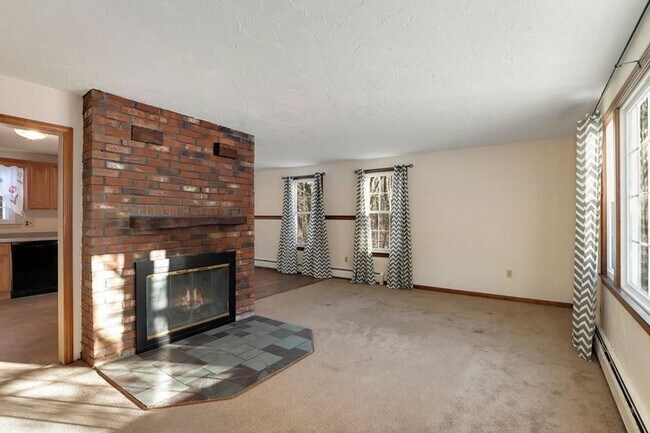 Building Photo - Well maintained, 3 Bedroom single family h...