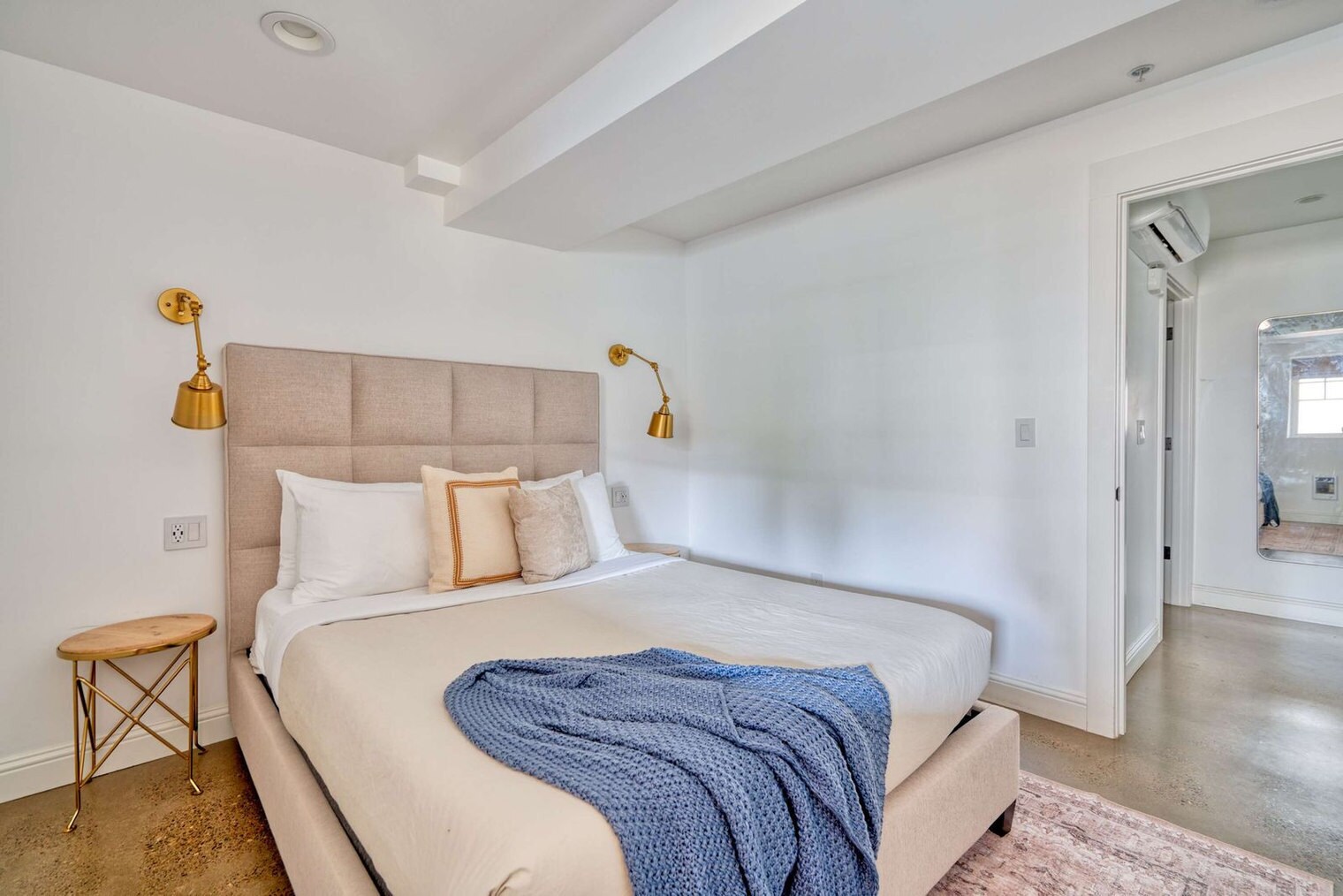 Building Photo - 18 NW 22nd Pl