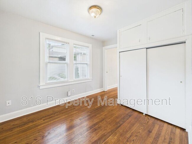 Building Photo - 111 W 78th St