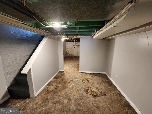 Building Photo - 809 N Curley St