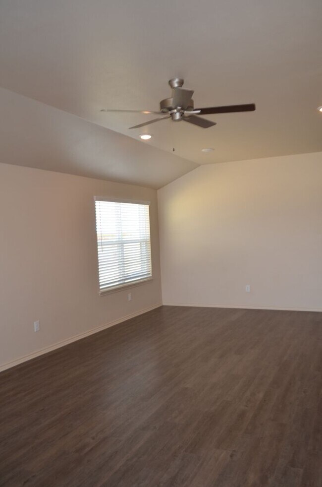 Building Photo - 1021 Cline Dr