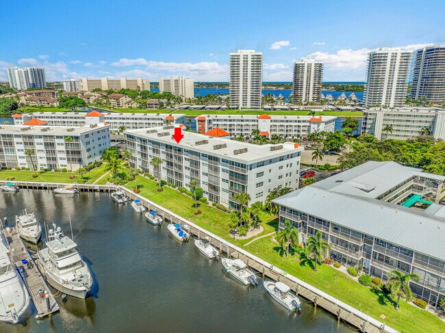 Building Photo - 29 Yacht Club Dr