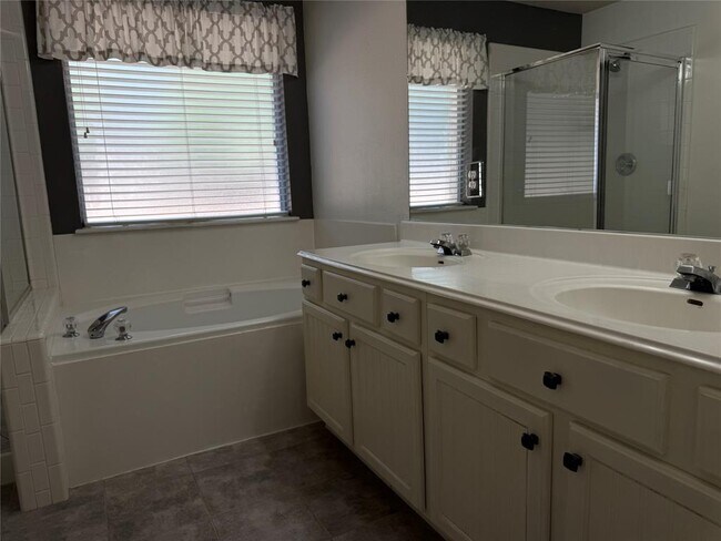 Building Photo - 808 Sunflower Dr