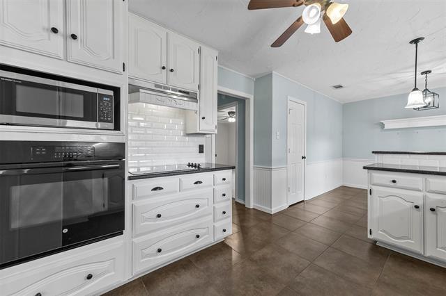 Building Photo - 2204 Sapphire Dr