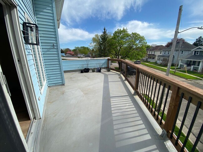 Building Photo - 201 S Pine St