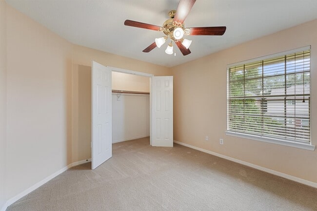 Building Photo - 22910 Fairleaf Cir