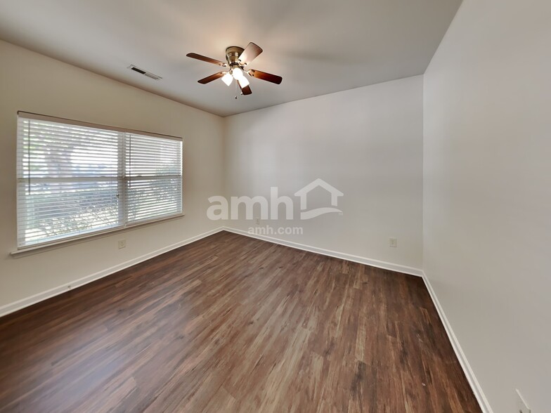 Building Photo - 7423 Mary Jo Helms Dr