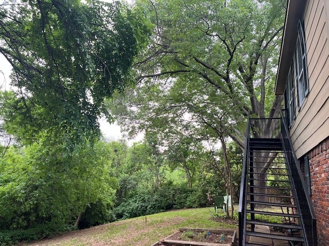 BEAUTIFUL BACKYARD VIEW - 4 Shadywood Pl